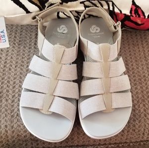 Sold!!Like new Clark's Cloudsteppers tan sandals 8